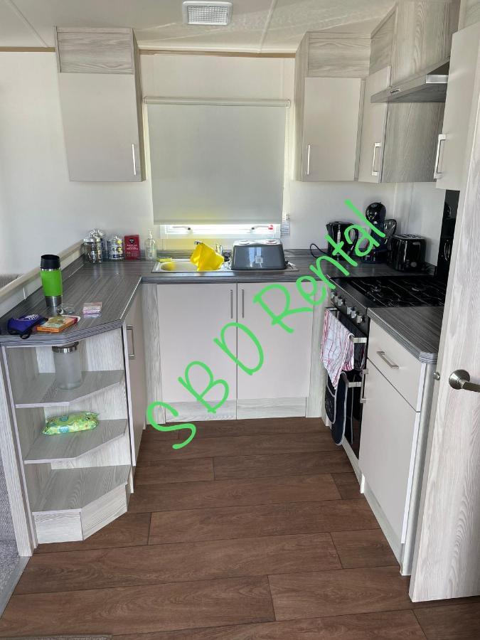 Summer Breeze Deluxe Caravan Rental Saint Osyth Eksteriør bilde