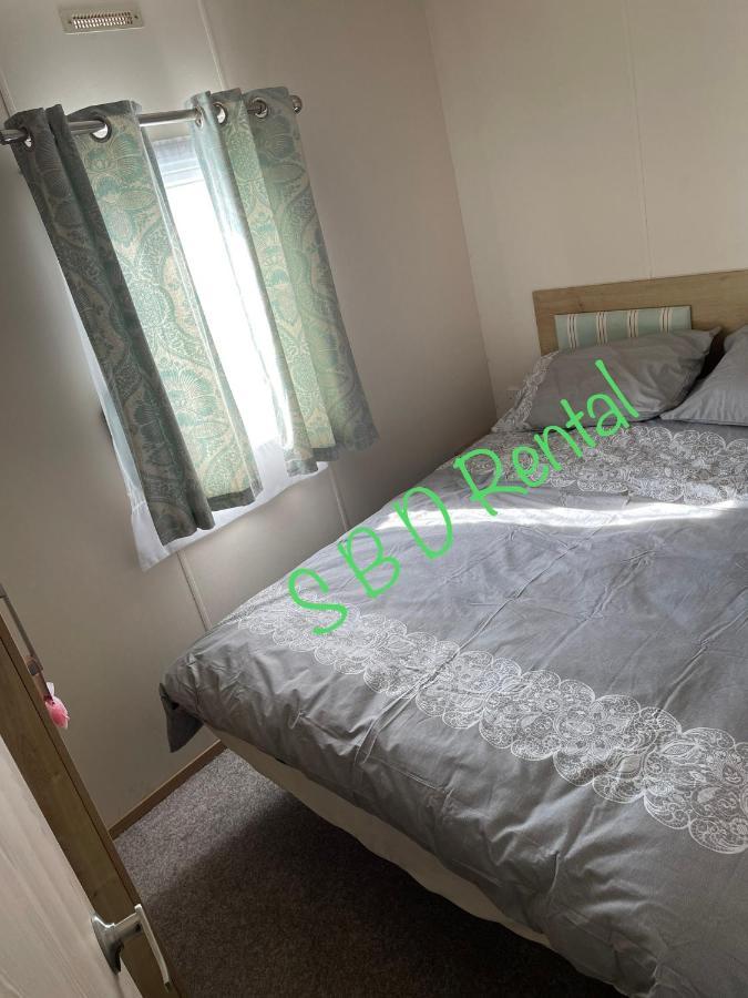 Summer Breeze Deluxe Caravan Rental Saint Osyth Eksteriør bilde